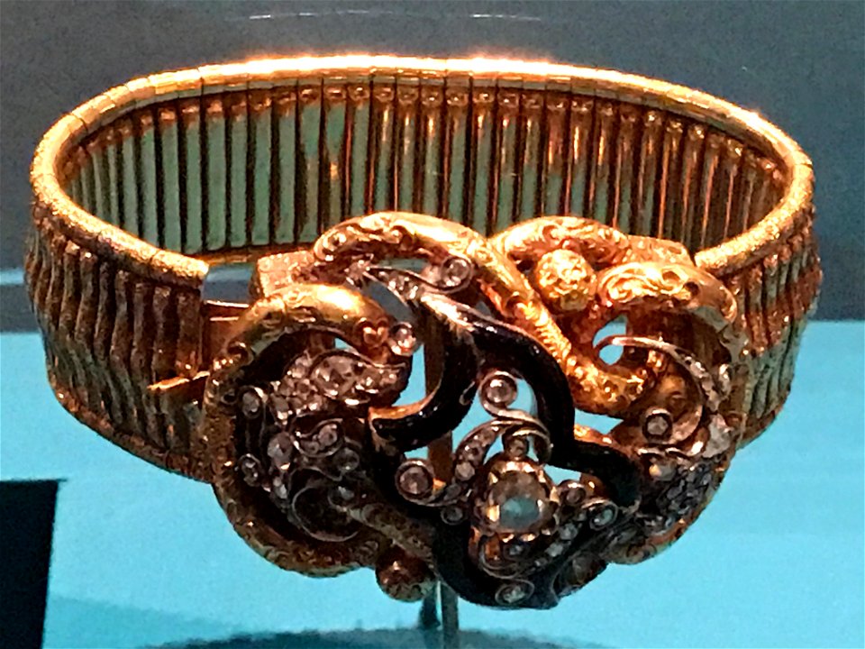 Scaly gold link bracelet with black enamel and diamonds