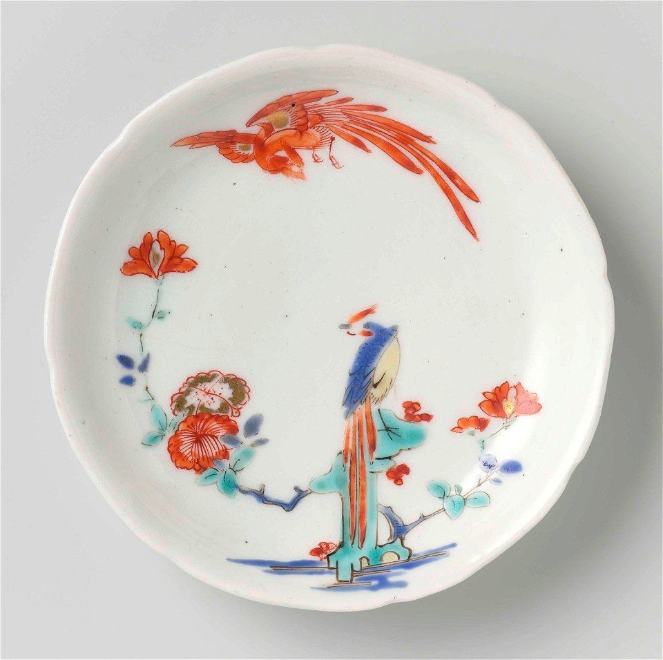 Scalloped saucer met hoo birds