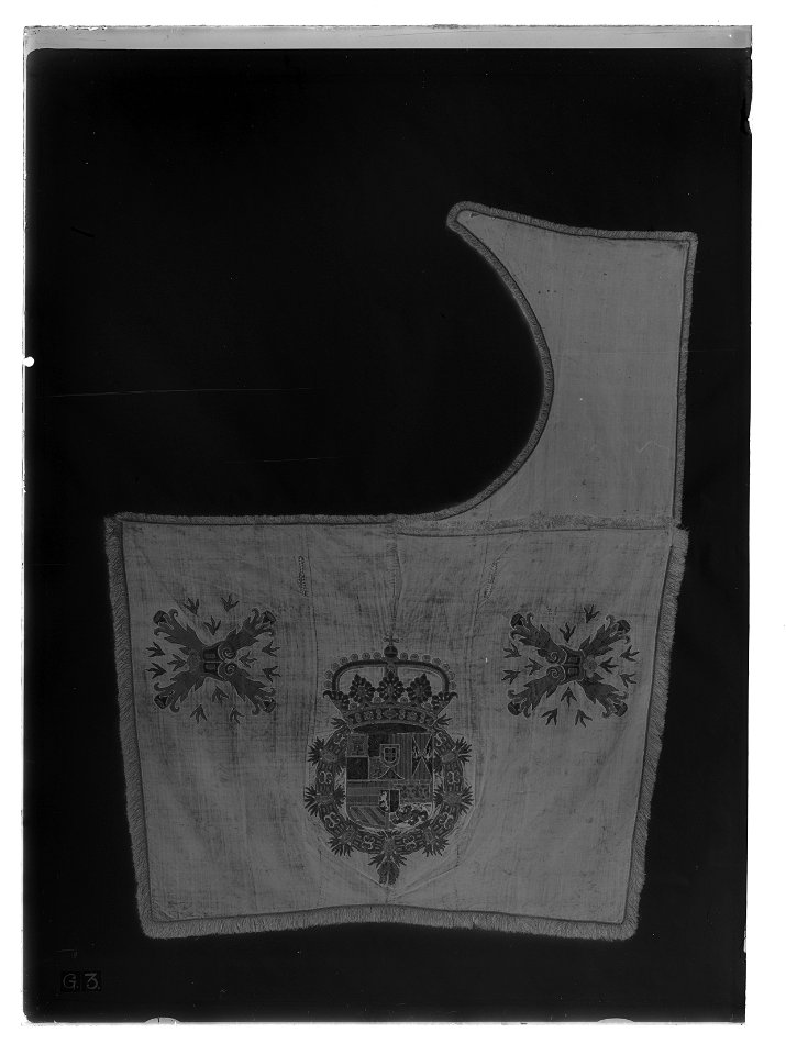 Schabrak, ur en serie av åtta, med spanska vapnet (nr 6137-6144) - Livrustkammaren - 9195-negative