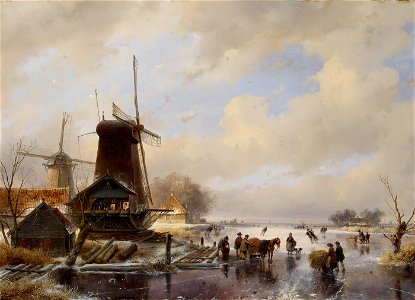 SA 1573-Een houtzaagmolen aan een bevroren vaart, op de voorgrond zijn mannen bezig een ingespannen slede te laden