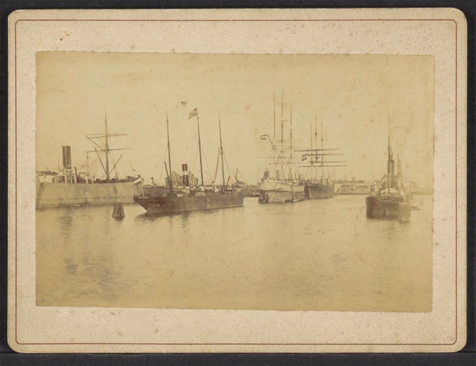 Schepen in het Oosterdok (), Afb ANWZ00556000001