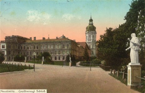 Schloss Neustrelitz Postkarte 1912. Free illustration for personal and commercial use.