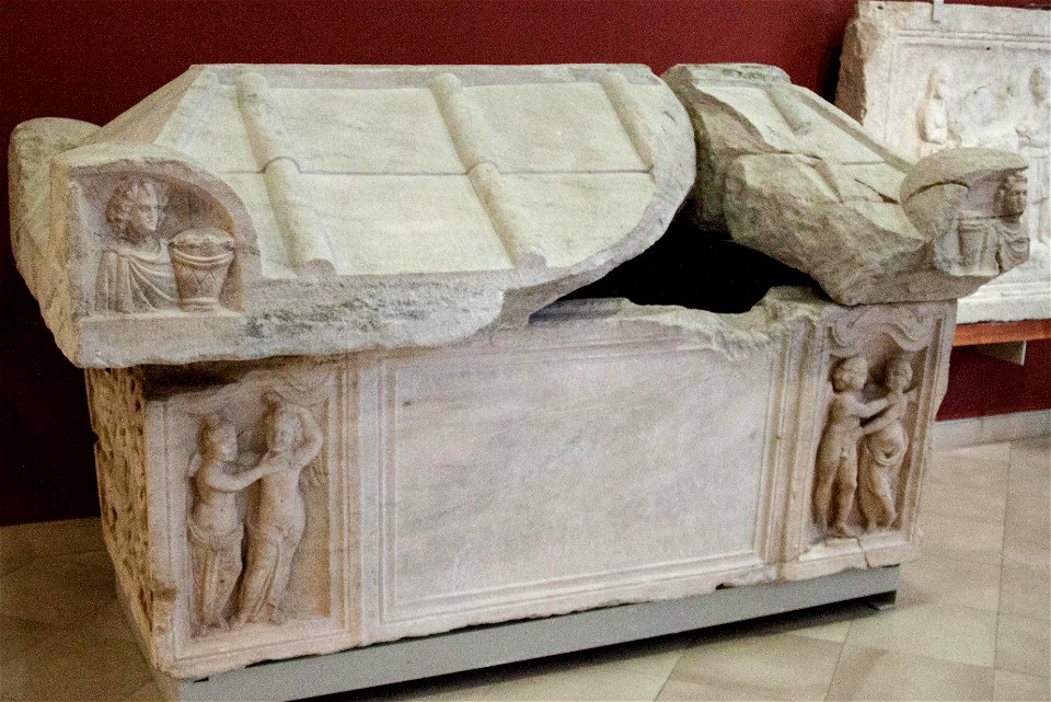 Sarcophagus with Cupid and Psyche