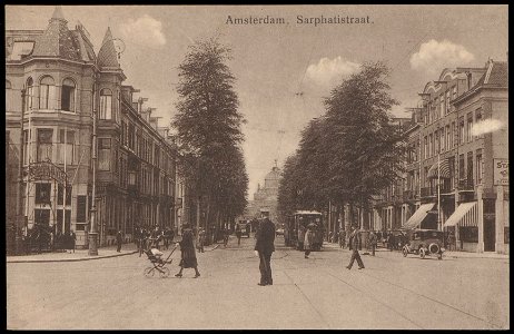Sarphatistraat hoek Weesperplein met op de achtergrond het Paleis voor de Volksvlijt, Afb PBKD00186000003