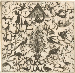 Schweifwerk met vogels en vaas met bloemen in het midden