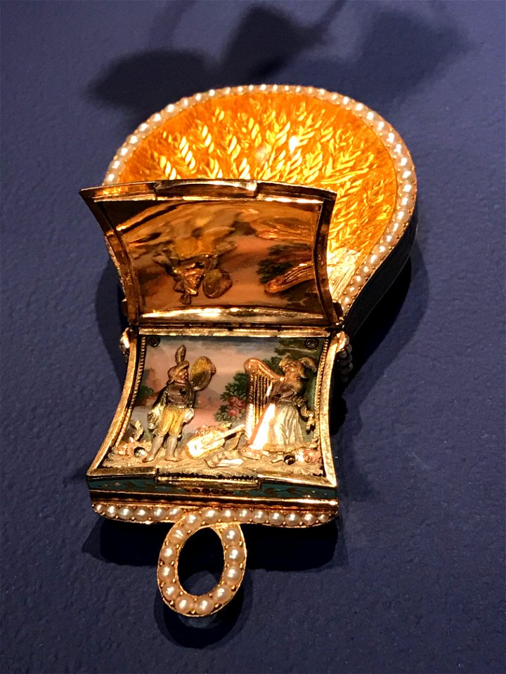 Sheaf-Shaped Hunter-Cased Pendant Watch with a Musical Mechanism