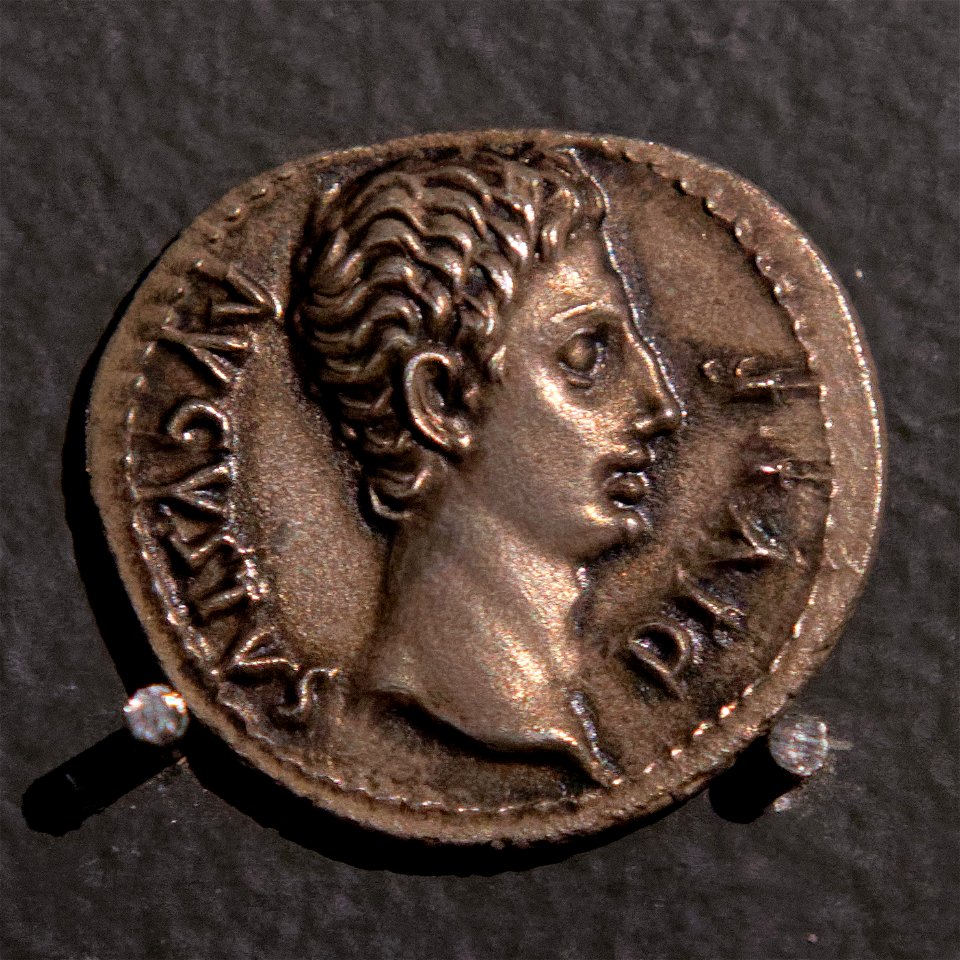 Silver denarius Augustus MBA Lyon Giard 28
