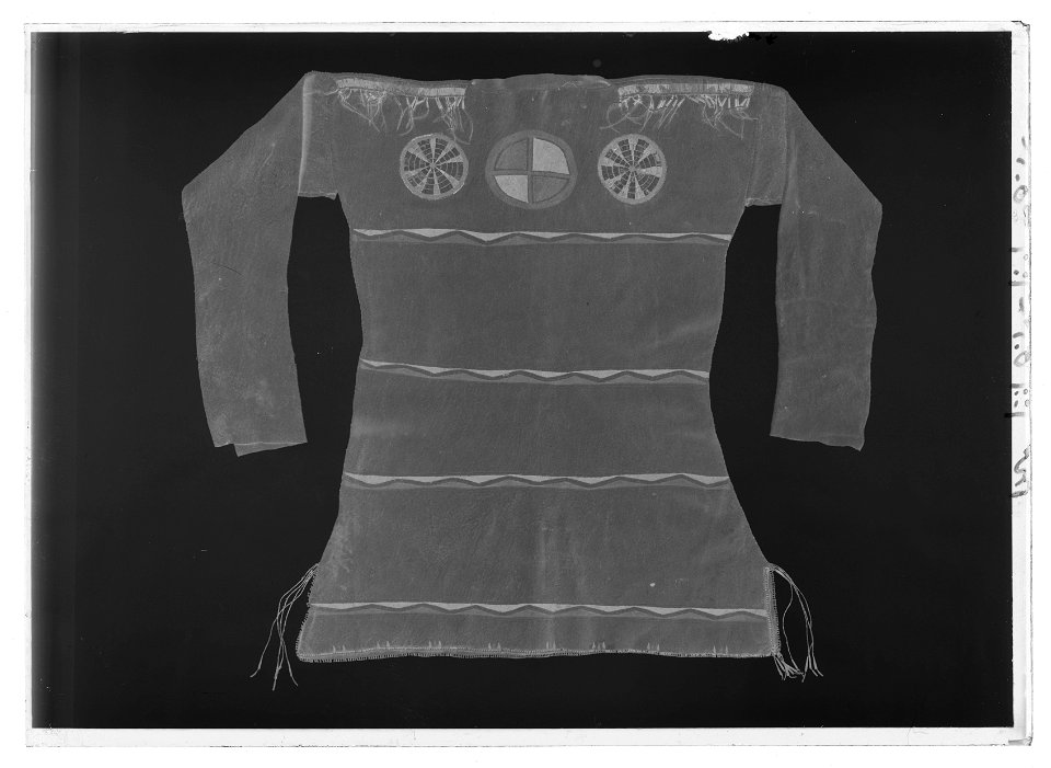 Skjorta till Cree indiandräkt, 1700-talets första hälft - Livrustkammaren - 44089-negative