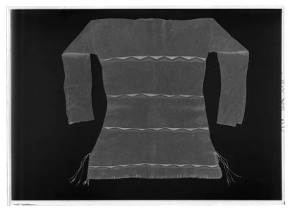 Skjorta till Cree indiandräkt, 1700-talets första hälft - Livrustkammaren - 52649-negative