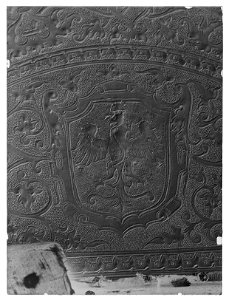 Sköld pressat läder - Livrustkammaren - 68500-negative