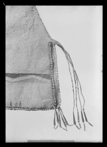 Skjorta till Cree indiandräkt, 1700-talets första hälft - Livrustkammaren - 26970
