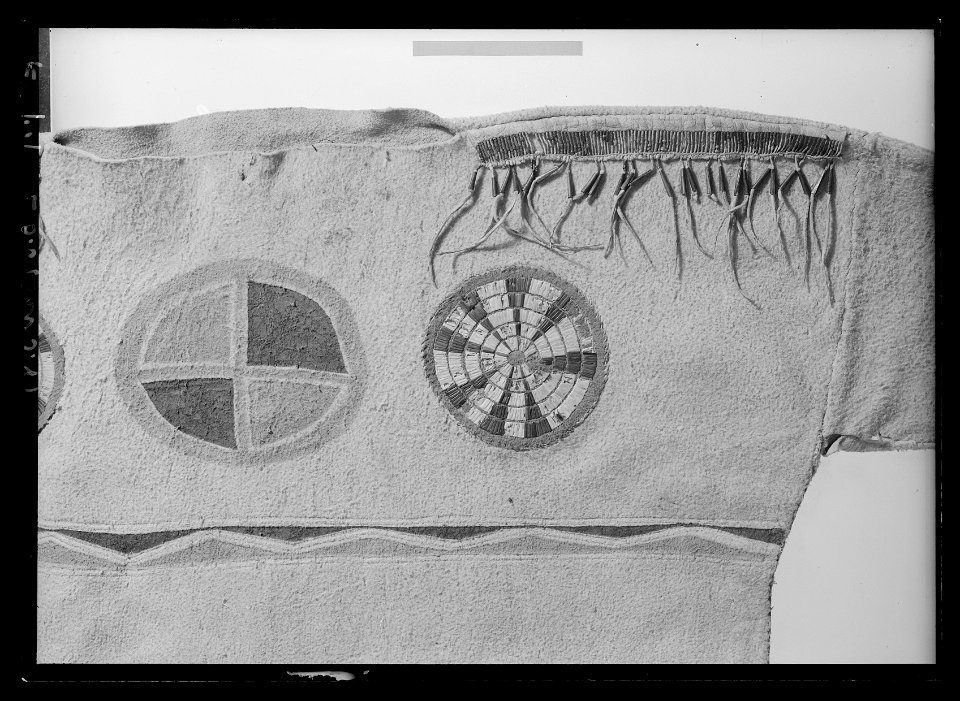 Skjorta till Cree indiandräkt, 1700-talets första hälft - Livrustkammaren - 78331
