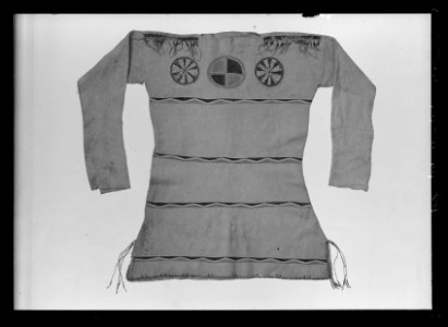 Skjorta till Cree indiandräkt, 1700-talets första hälft - Livrustkammaren - 44089