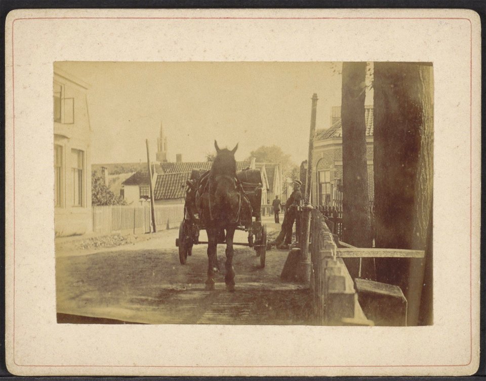 Sloten (N.H.). Links in het verschiet de toren van de Nederlands-hervormde Sloterkerk, Afb ANWZ00477000001