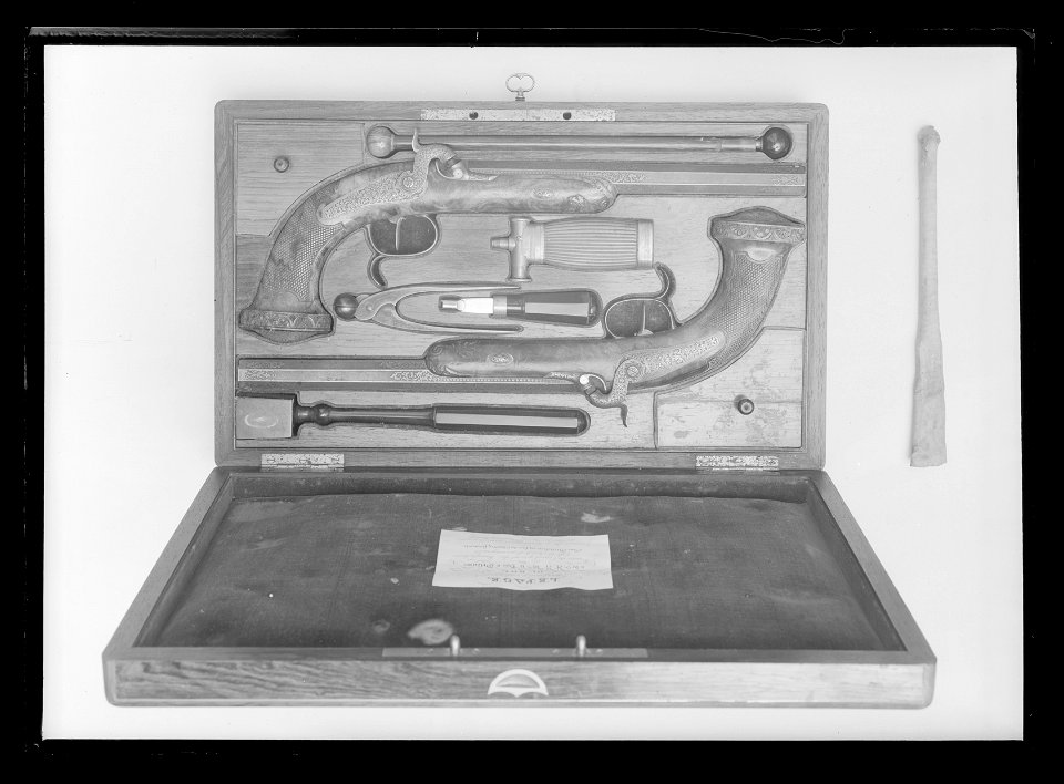 Slaglåspistoler i etui - Livrustkammaren - 43935