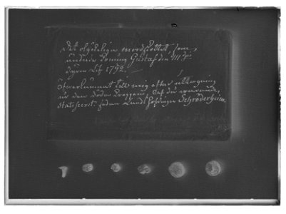 Skott, tillvarataget vid obduktionen av Gustav III - Livrustkammaren - 51711-negative