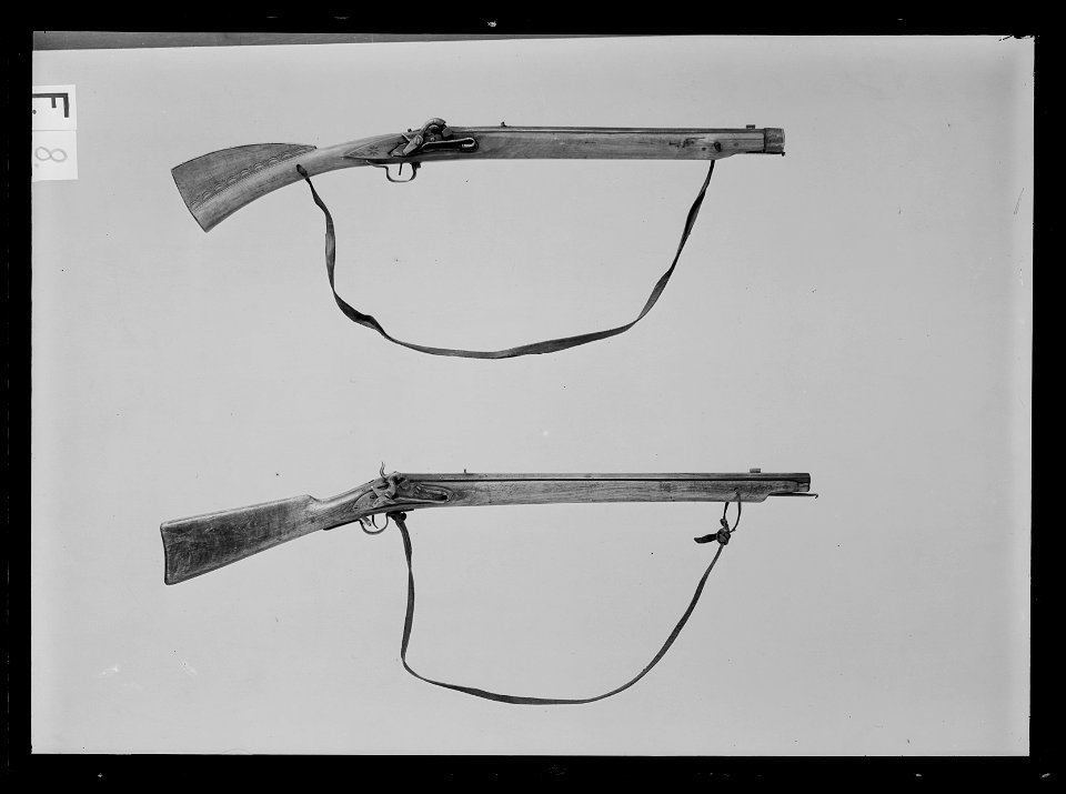 Slagsnapplåslodbössa, nordsvensk typ, utfjäderslås, hälspännare, 1800-talets mitt - Livrustkammaren - 60787