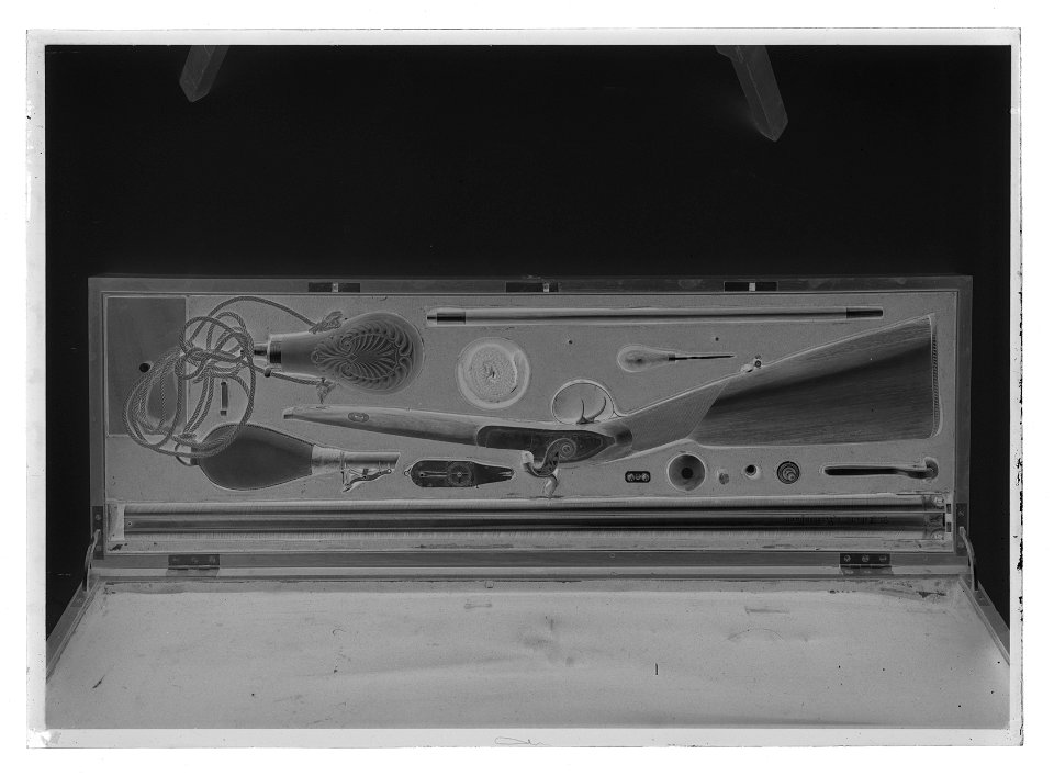Slaglåsdubbelbössa i etui - Livrustkammaren - 26913-negative