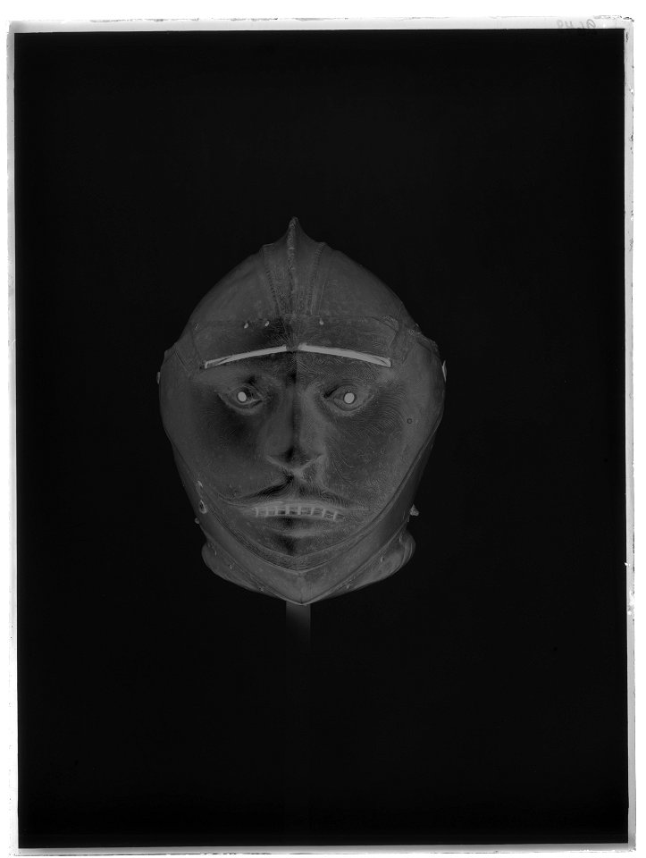 Sluten hjälm m maskvisir - Livrustkammaren - 43015-negative