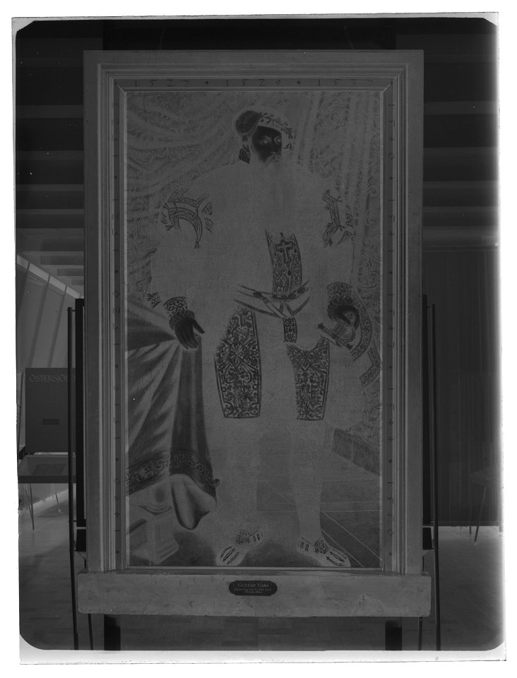 Släp till kröningsklänning, en s. k. robe de cour, Sofia Magdalena, 1772 - Livrustkammaren - 11219-negative