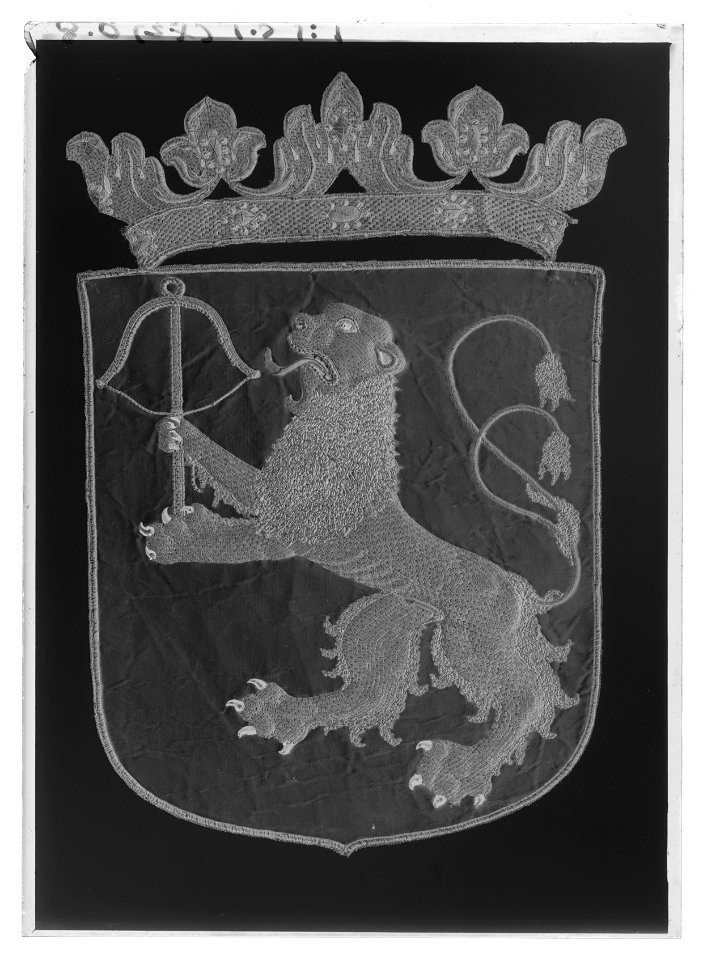Smålands vapen, broderat för hästtäcke buret vid Karl X Gustavs begravning den 4 november 1660 - Livrustkammaren - 27227-negative