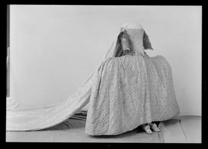 Släp till kröningsklänning, en s k robe de cour, Sofia Magdalena, 1772 - Livrustkammaren - 382