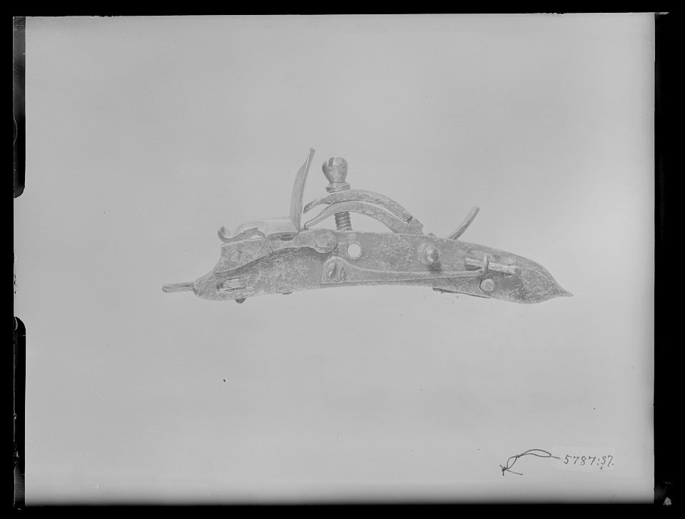 Snapplås, utfjäderslås, batteri, svenskt bondesmide, avsett för lodbössa, 1700-talet - Livrustkammaren - 70690