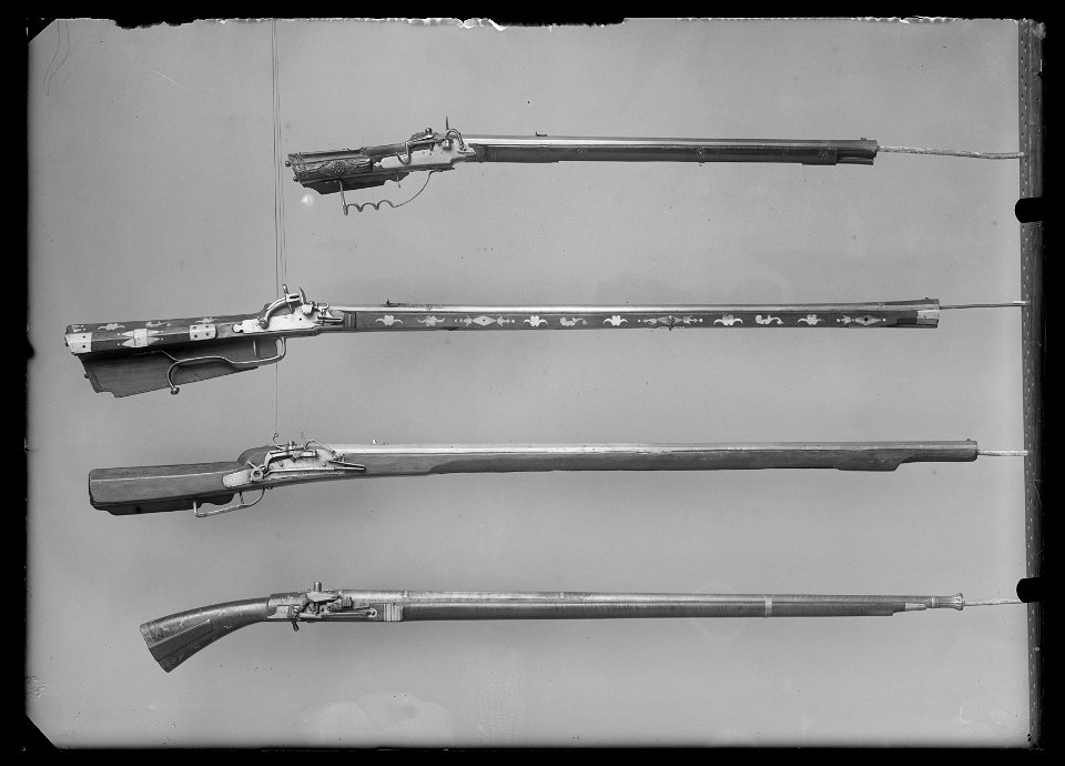 Snapplåsbössa med lägglås, utfjäderslås, Danmark, 1600-talets början - Livrustkammaren - 51696
