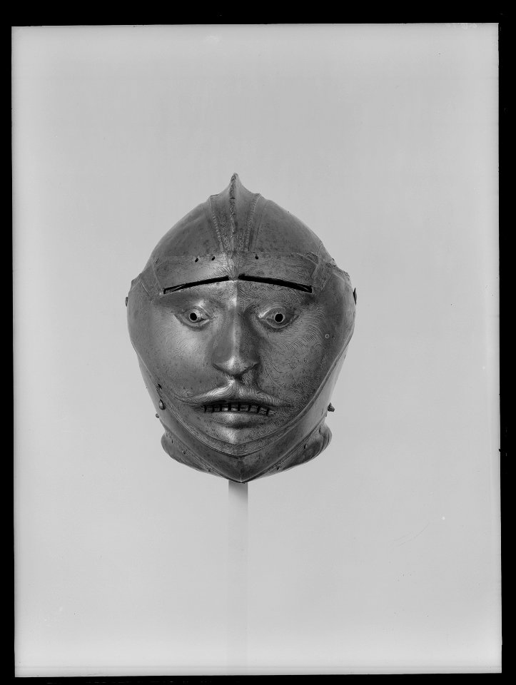 Sluten hjälm m maskvisir - Livrustkammaren - 43015
