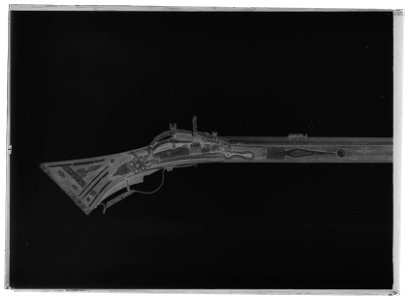 Snapplåslodbössa, göingebössa med springlås, utfjäderslås, Sverige ca 1660 - Livrustkammaren - 61882-negative