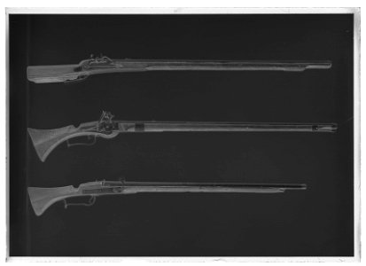 Snapplåsbössa med lägglås, utfjäderslås, Danmark, 1600-talets början - Livrustkammaren - 77423-negative