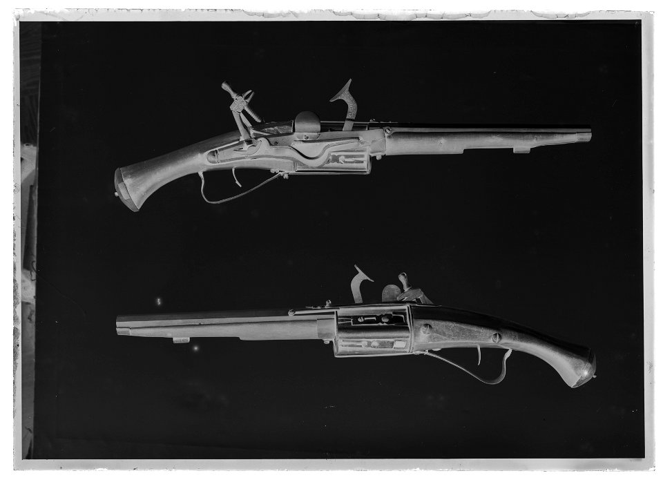 Snapplåsrevolver för fyra skott, Sverige 1630-tal - Livrustkammaren - 68863-negative