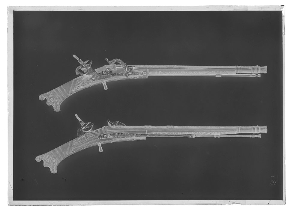 Snapplåspistol, skotsk typ A, daterad 1613, låset stämplat V D - Livrustkammaren - 34815-negative