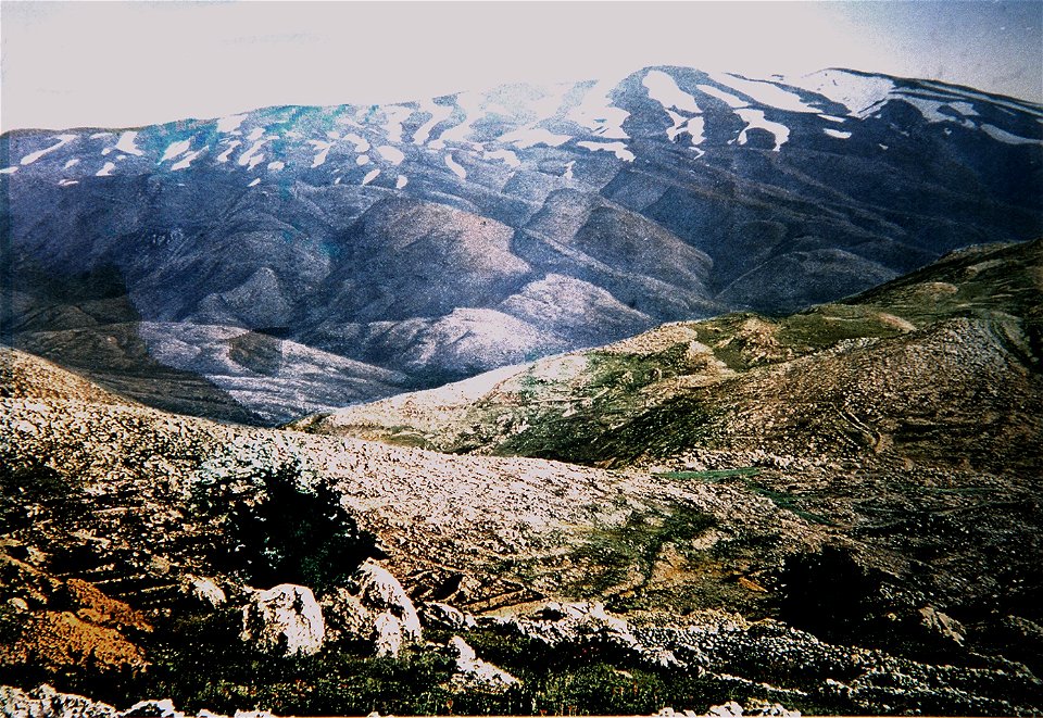 SNOW-COVERED MOUNTAINS (PROBABLY THE HERMON). COLOR PHOTO TAKEN IN THE LATE 19TH CENTURY BY FRENCH PHOTOGRAPHER OF PALESTINE PEOPLE AND PLACES, BONFILS. צילום צבע מסוף המאה ה1