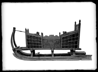 Snidad och målad släde som tillhört rikskanslern greve Axel Oxenstierna (1583-1654) - Livrustkammaren - 9101