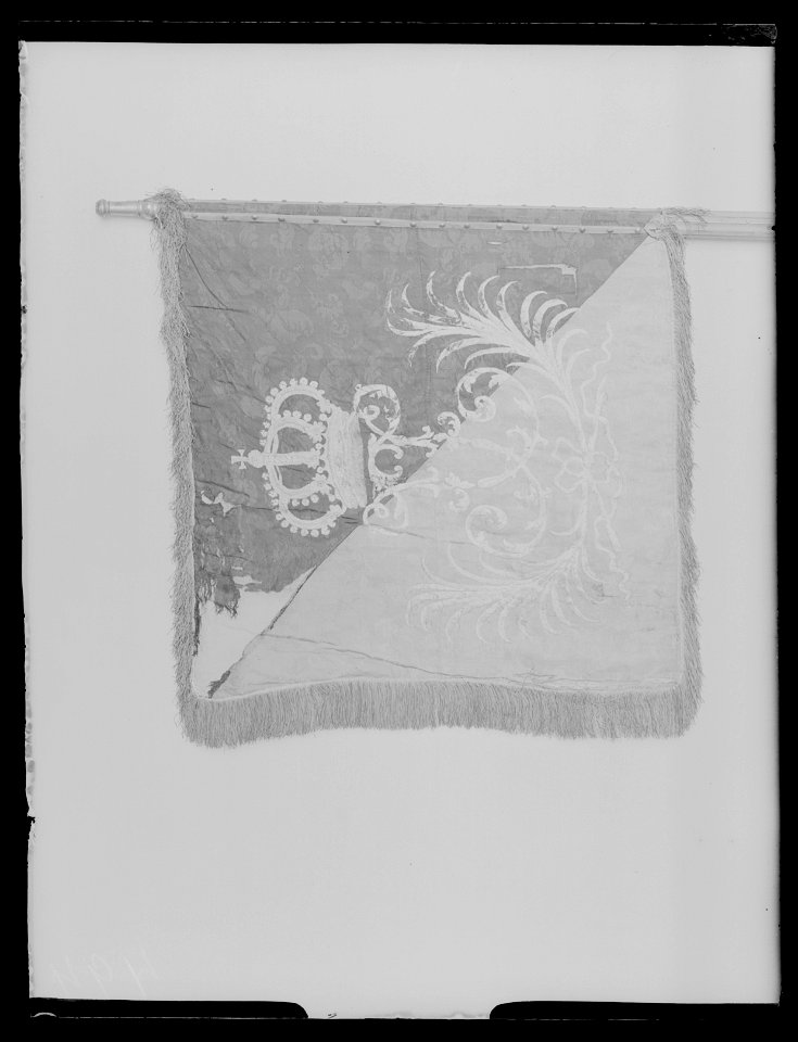 Standar med Karl XIIs monogram - Livrustkammaren - 79215