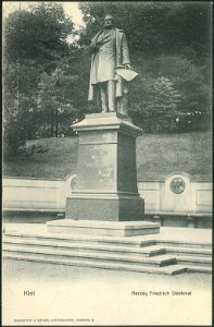 Standbild von Herzog Friedrich VIII. von Schleswig-Holstein-Sonderburg-Augustenburg am Düsternbrooker Weg (Kiel 27.813)