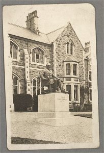 Statue of Lewis Edwards in the grounds of Coleg y Bala (5449702)