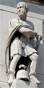 Statues attic Ala Napoleonica Procuratie n01