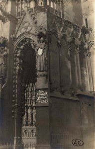 Statue du Prophète Daniel avec Sic transit gloria mundi ajouté sous celle-ci, Cathédrale Saint-Et FIC MUT 1237