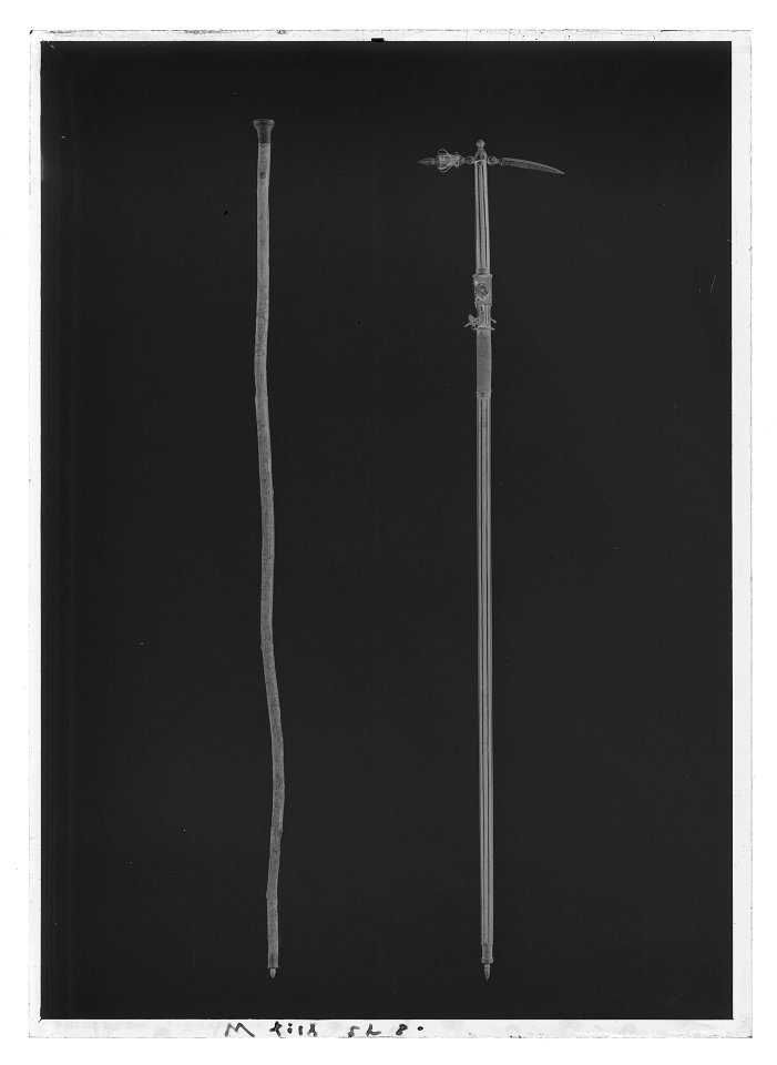 Stav med stridshammare och hjullåspistol, Tyskland ca 1550 - Livrustkammaren - 78114-negative