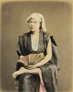 Stillfried, Raimond, Baron - Frau mit Fächer (1) (Zeno Fotografie)
