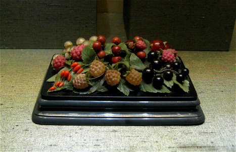 Stone berries paperweight