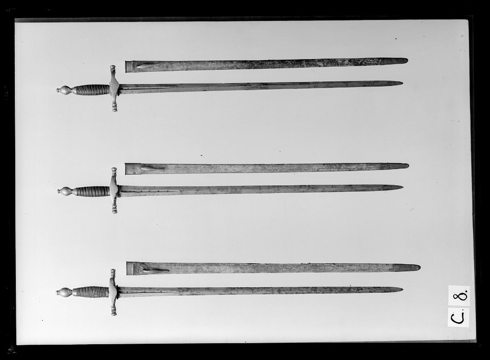 Stånddrabantvärja, Sverige, fästet ca 1800 klingan ca 1700 - Livrustkammaren - 17894