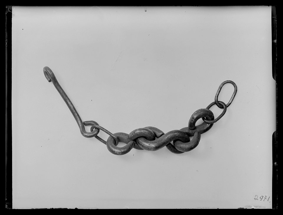 Stångbett av mörkanlöpt stål. Sent 1500-t el. tidigt 1600-t - Livrustkammaren - 19355