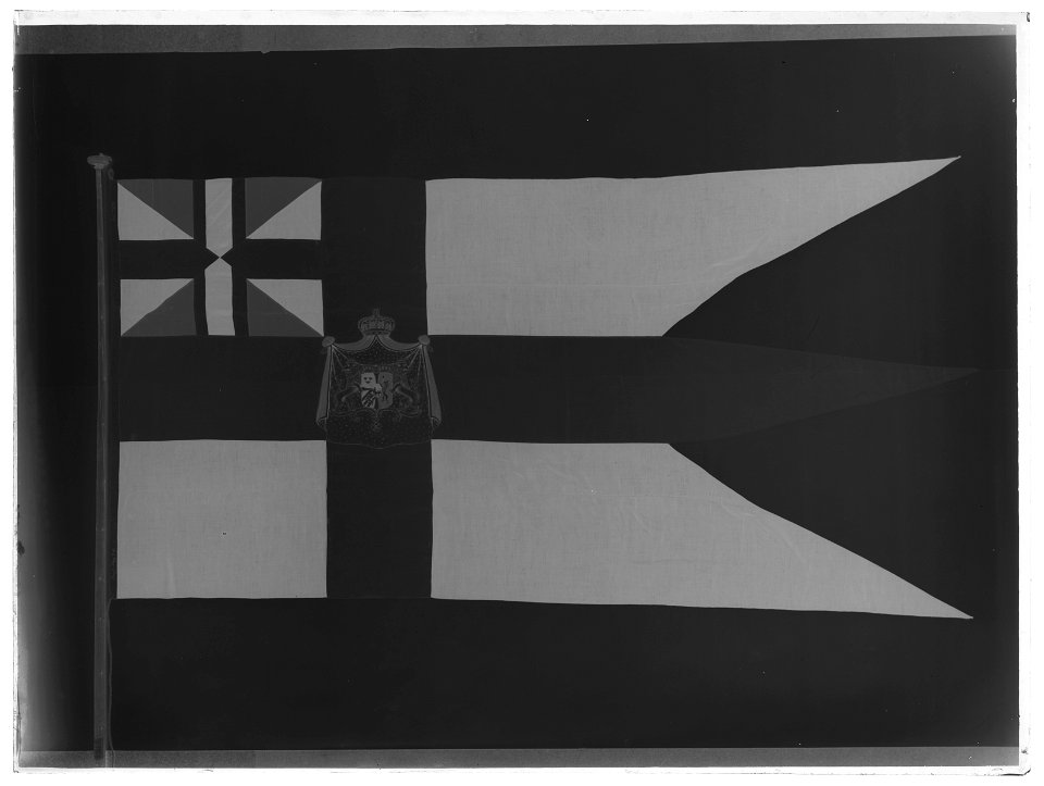 Svensk kunglig flagga - Livrustkammaren - 8744-negative