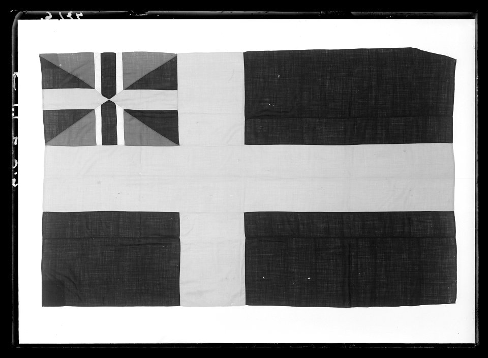 Svensk handelsflagga med det senare svensk-norska unionsmärket, 1844-1905 - Livrustkammaren - 78424