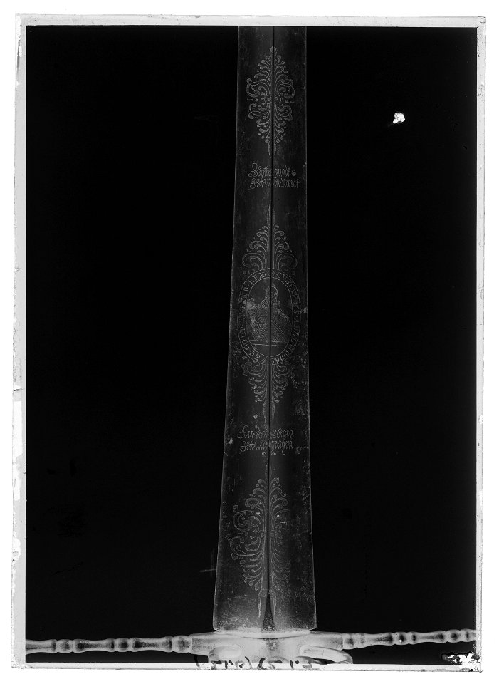 Svärd - Livrustkammaren - 1374-negative