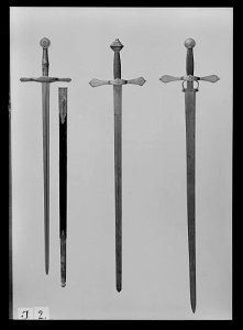 Svärd, Tyskland ca 1850, förfalskning, avser att imitera svärdstyp från 1500-talets senare hälft - Livrustkammaren - 43581