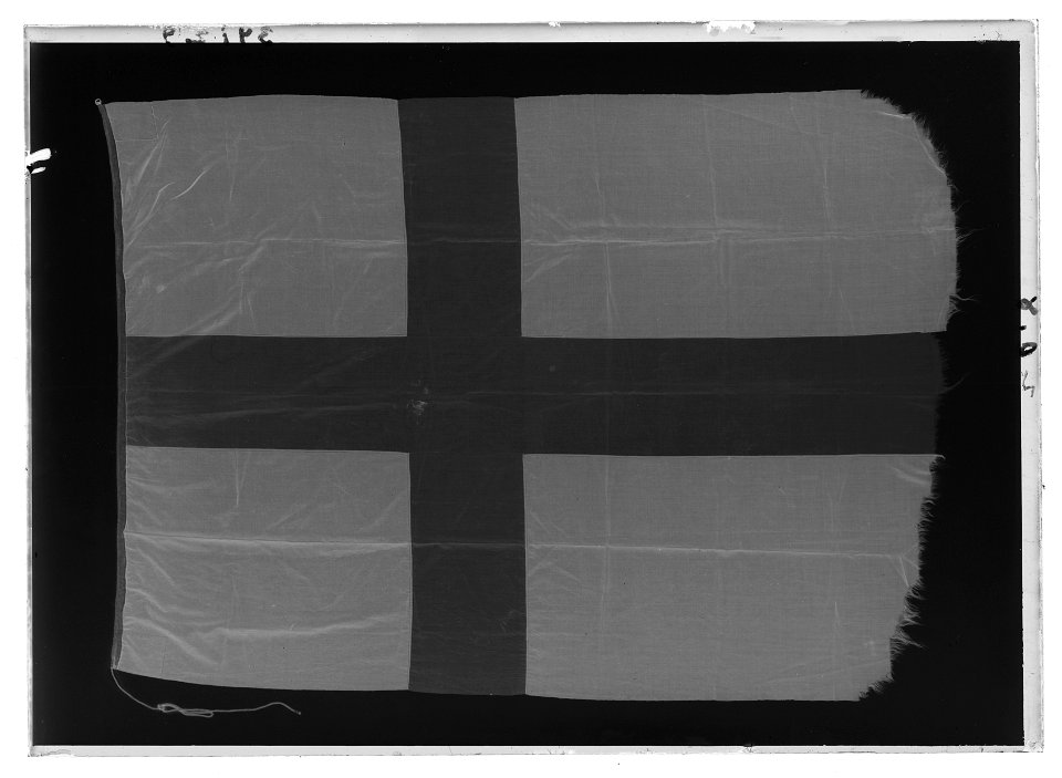 Svensk flagga från Sveagruvan i Spetsbergen - Livrustkammaren - 9939-negative